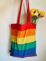 DIY tote bag made from upcycling old t-shirt