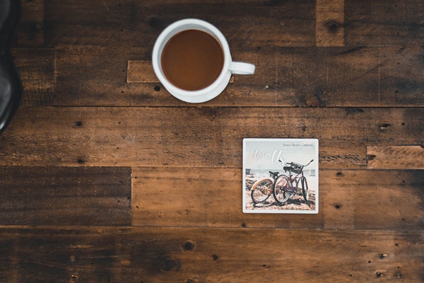 a coaster with a picture of two mountain bikes